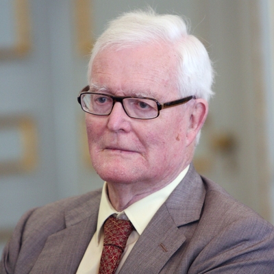 Douglas Hurd Autograph Profile