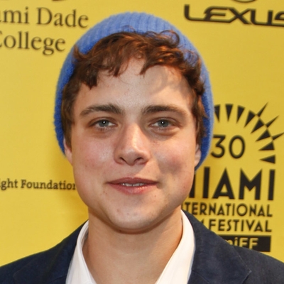 Douglas Smith Autograph Profile
