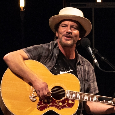 Eddie Vedder Autograph Profile