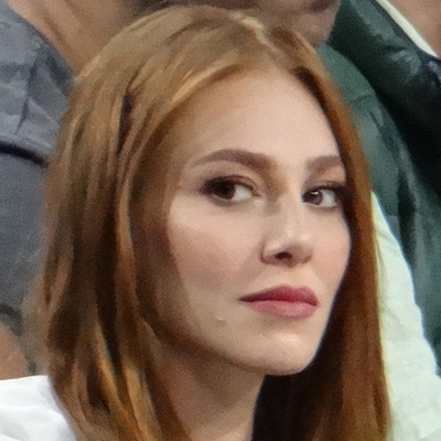Elçin Sangu Autograph Profile