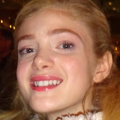 Elena Kampouris