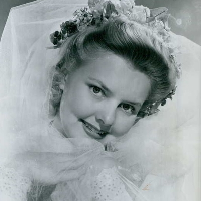 Elisabeth Fraser Autograph Profile