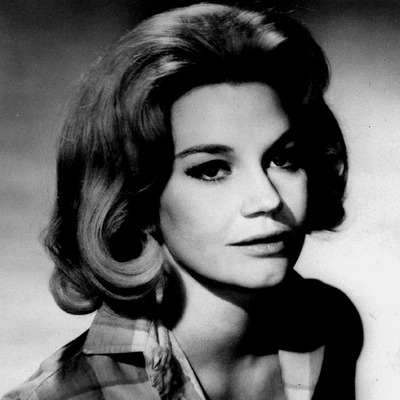 Elizabeth MacRae Autograph Profile