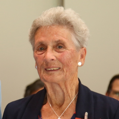 Elizabeth Matthews Autograph Profile