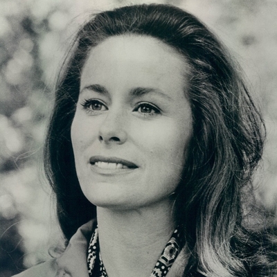 Ellen Geer Autograph Profile