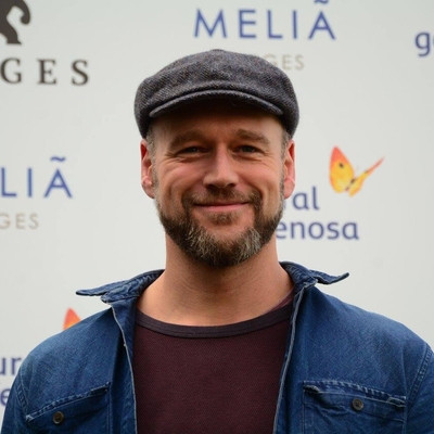Elliot Cowan Autograph Profile