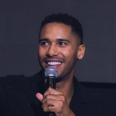 Elliot Knight Autograph Profile