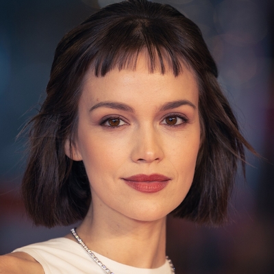Emilia Schüle Autograph Profile