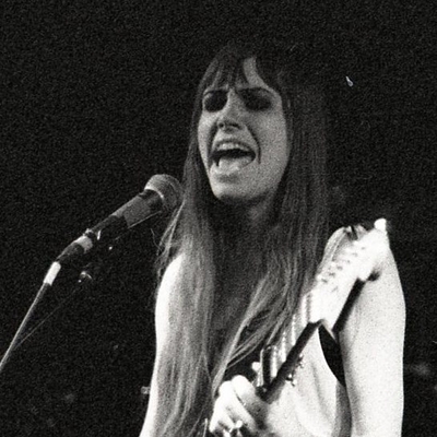 Emma Ruth Rundle Autograph Profile