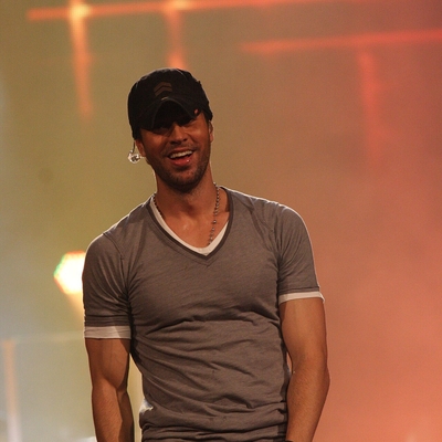 Enrique Iglesias Autograph Profile