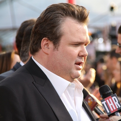 Eric Stonestreet Autograph Profile