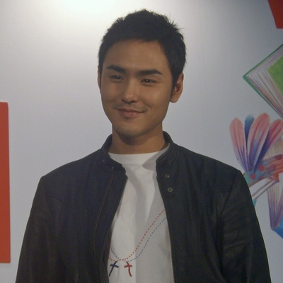 Ethan Juan Autograph Profile