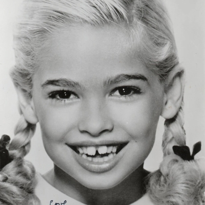 Evelyn Rudie Autograph Profile
