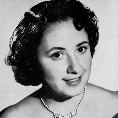 Evita Muñoz 'Chachita' Autograph Profile