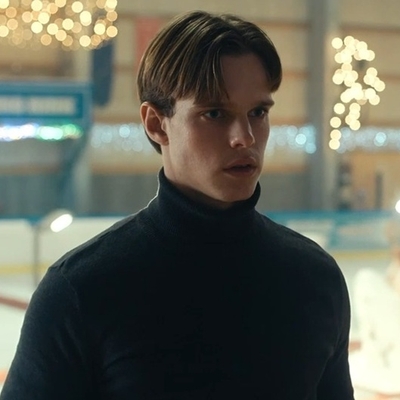 Finn Bennett Autograph Profile