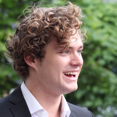 Finn Jones Autograph Profile