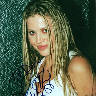 Willa Ford Autograph Profile