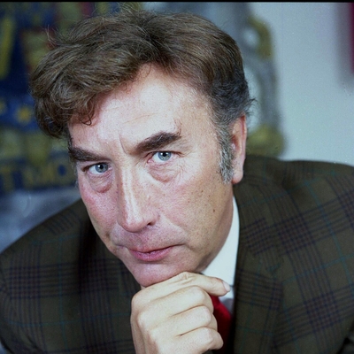 Frankie Howerd Autograph Profile
