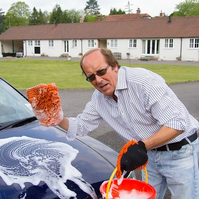 Fred Dinenage Autograph Profile