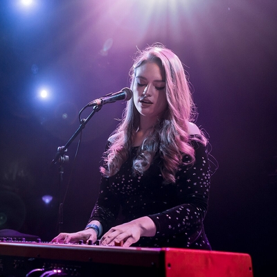 Freya Ridings Autograph Profile