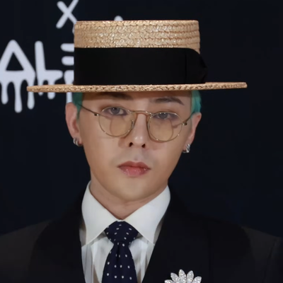 G-Dragon Autograph Profile