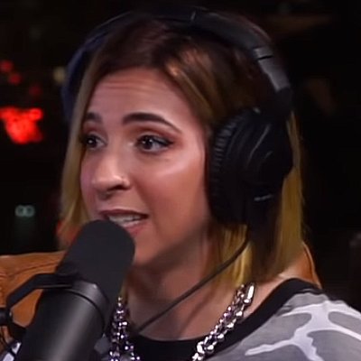 Gabbie Hanna Autograph Profile