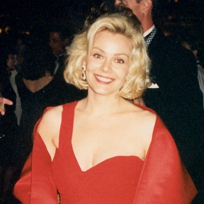 Gail O'Grady Autograph Profile