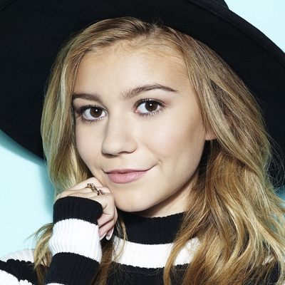 Genevieve Hannelius Autograph Profile