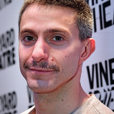 Gideon Glick Autograph Profile