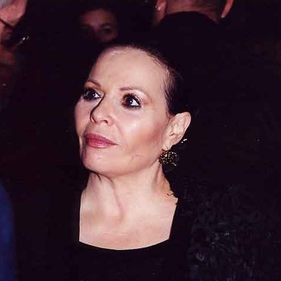 Gila Almagor Autograph Profile