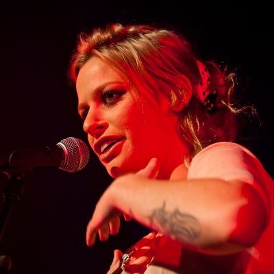 Gin Wigmore Autograph Profile