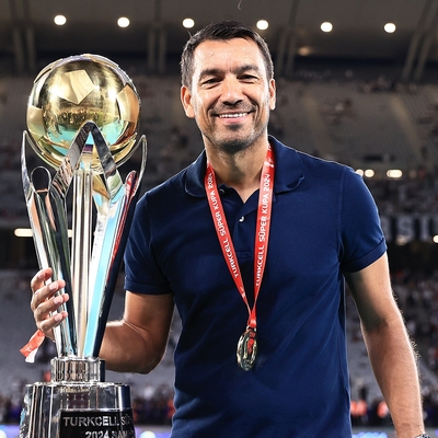 Giovanni van Bronckhorst Autograph Profile