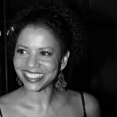 Gloria Reuben Autograph Profile