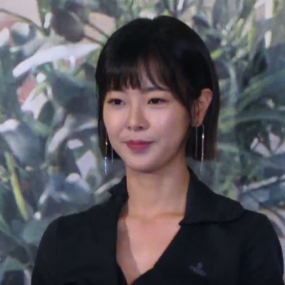 Go Won-hee Autograph Profile