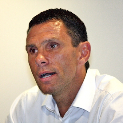 Gus Poyet Autograph Profile
