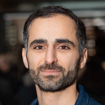 Hadi Khanjanpour Autograph Profile