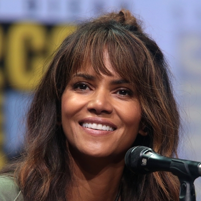 Halle Berry Autograph Profile