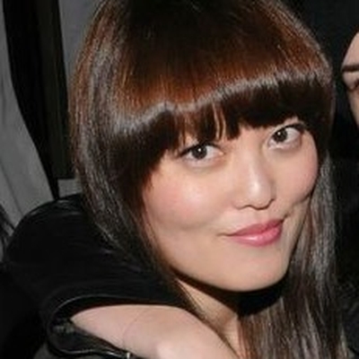 Hana Mae Lee Autograph Profile