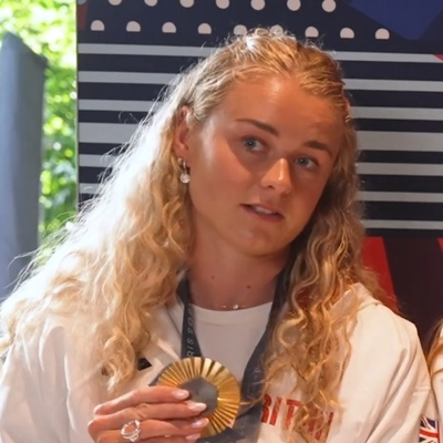 Hannah Scott Autograph Profile