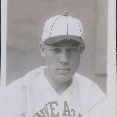 Harry Wolfe Autograph Profile