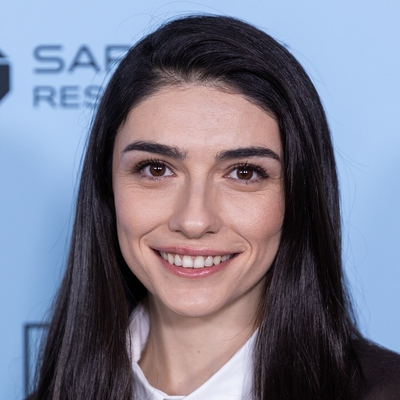 Hazar Ergüçlü Autograph Profile