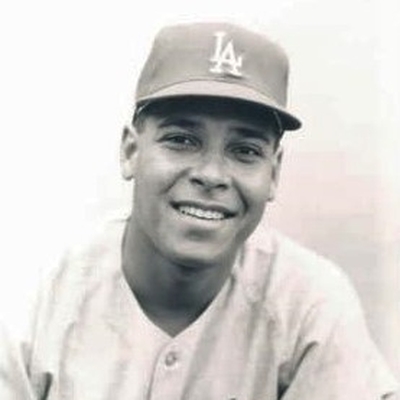Hector Valle Autograph Profile