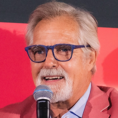 Henry Czerny Autograph Profile