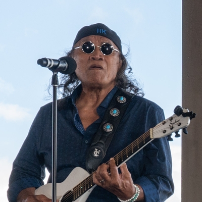 Henry Kapono Ka'aihue Autograph Profile