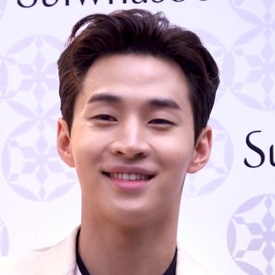 Henry Lau Autograph Profile