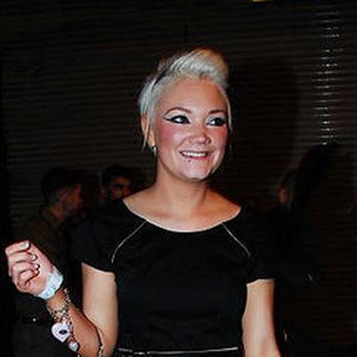 Hollie-Jay Bowes Autograph Profile