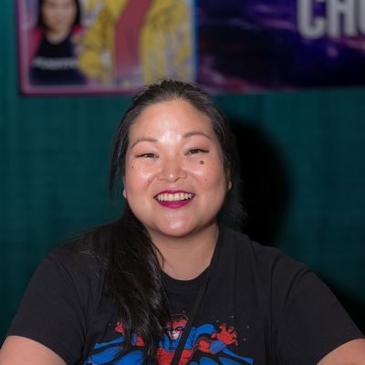 Holly Chou Autograph Profile