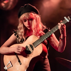 Holly Macve