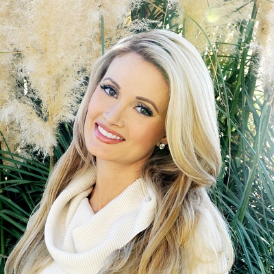 Holly Madison Autograph Profile