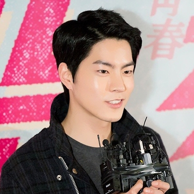 Hong Jong-hyun Autograph Profile